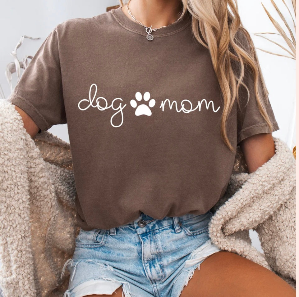 Dog MOM Comfort Colors Tee