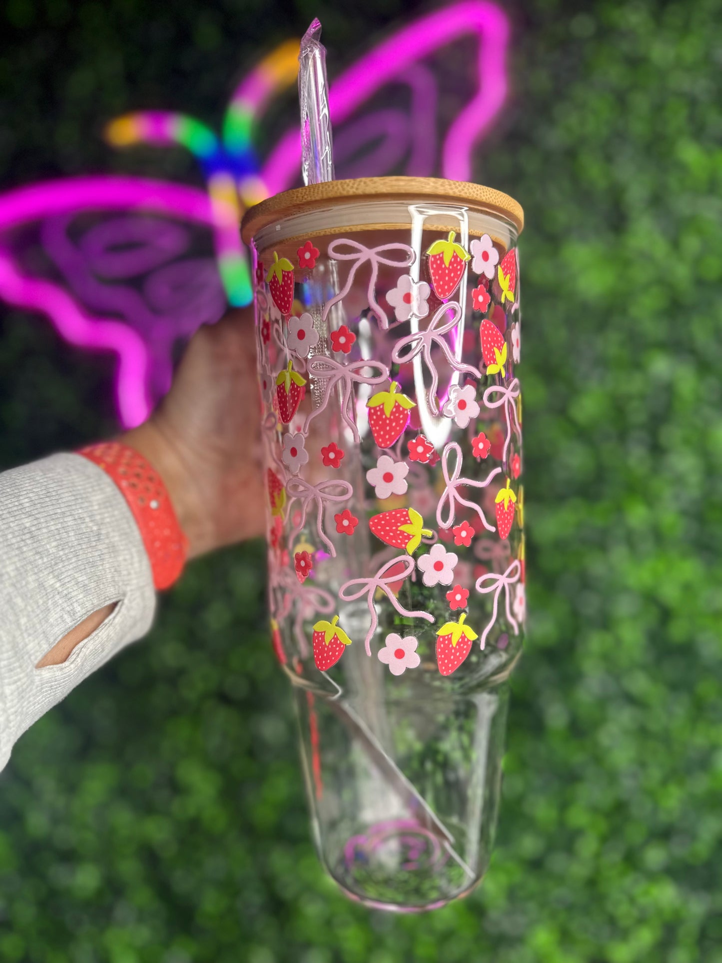 Strawberries & Bows 40oz glass cup with lid & straw