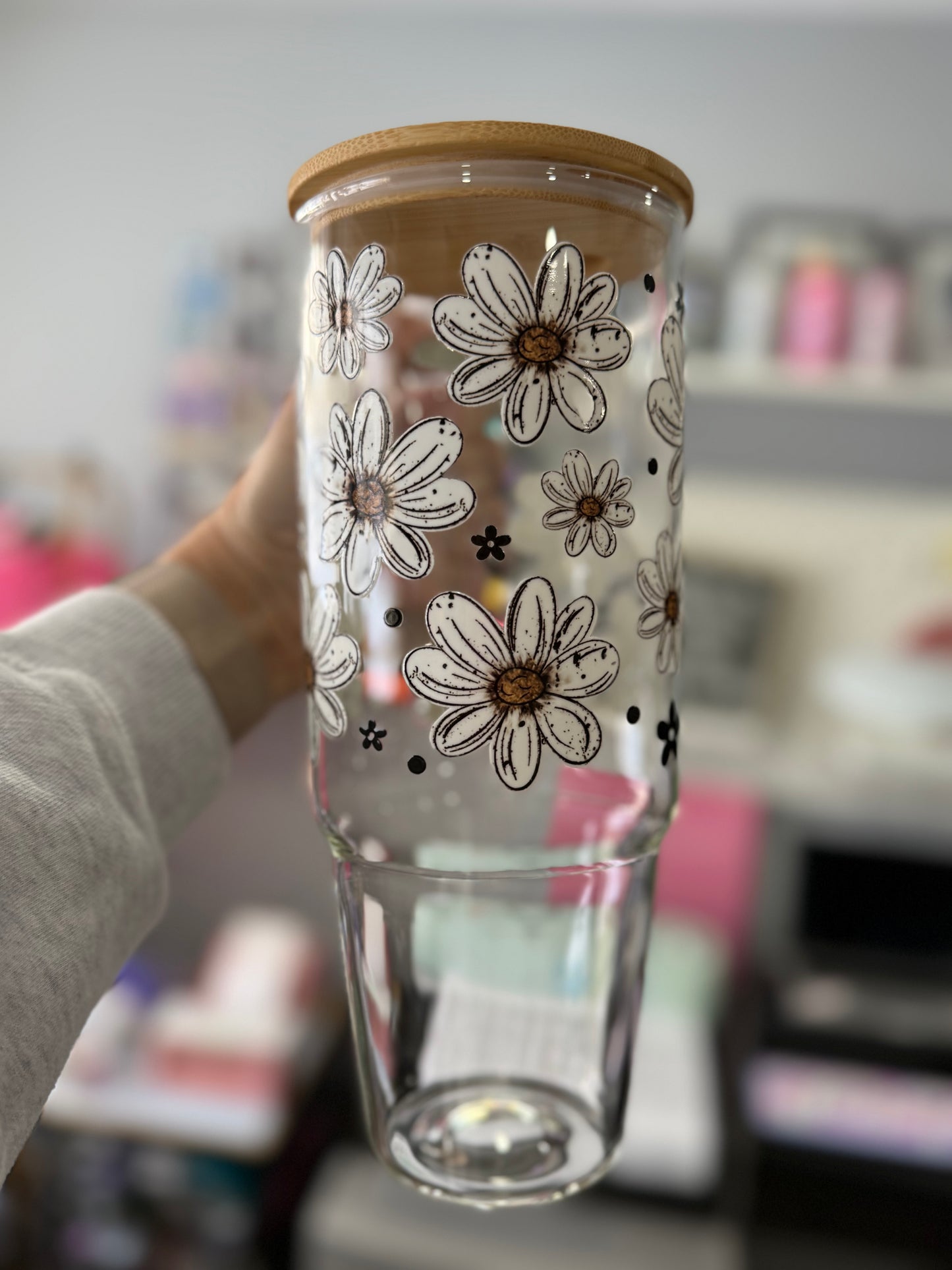 40oz Glass Tumblers with bamboo lid & straw White Floral Flowers