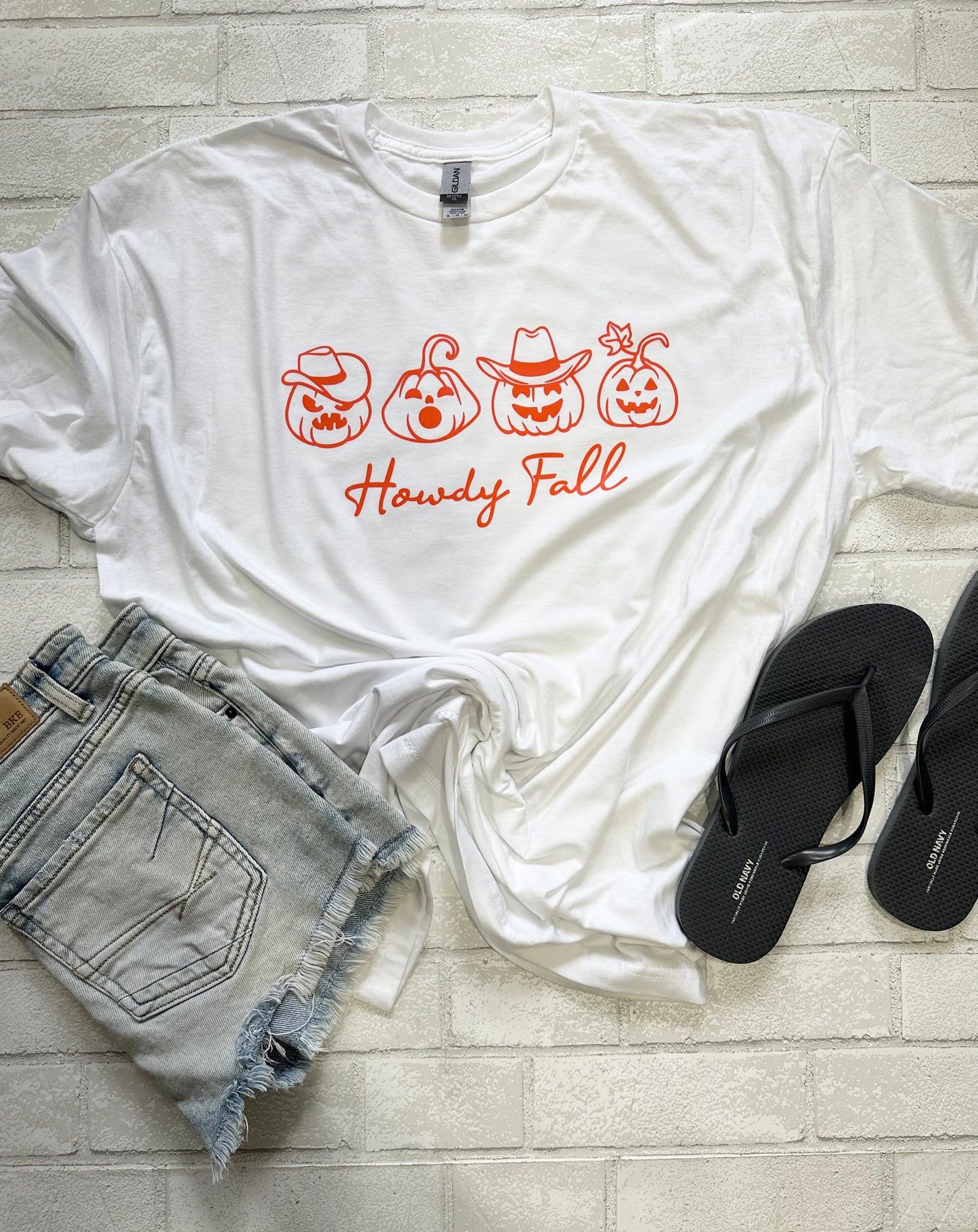 Howdy Pumpkin T-Shirt - Willow Love Bug Designs 